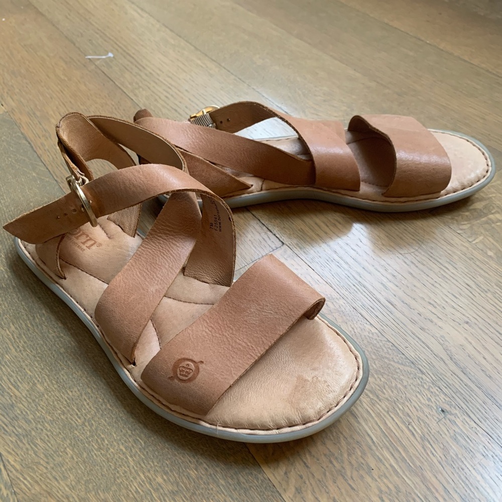 Leather strappy flat sandals
